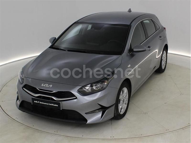 Sedán Usado 2024 Kia Ceed Berlina | 17.690 € (Buen precio) - Imagen 1/4