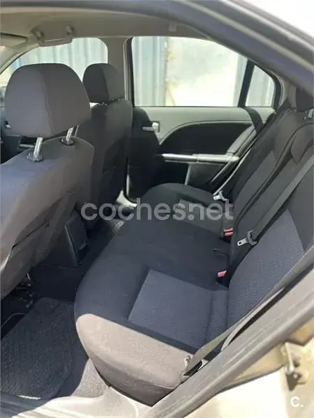 Usado Ford Mondeo Ambiente 115 CV (84 kW) 2002 Beige Berlina