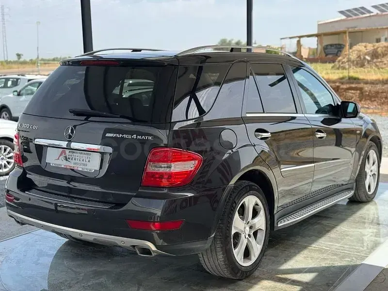 Usado Mercedes ML300 204 CV (150 kW) 2010 Negro SUV