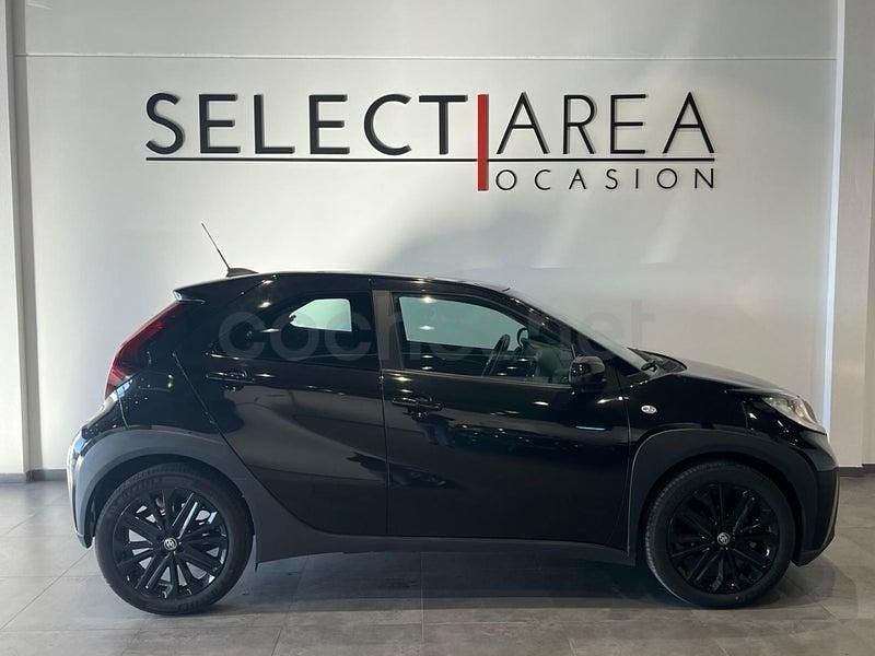 Usado Toyota Aygo X Play 72 CV (52 kW) 2023 Negro SUV