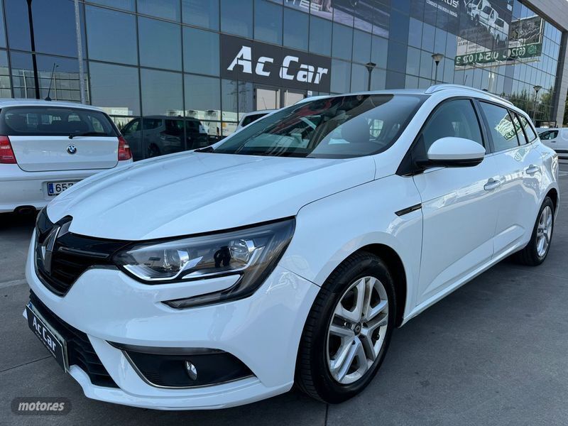 Usado Renault Mégane IV Business 115 CV (84 kW) 2019 Blanco Berlina