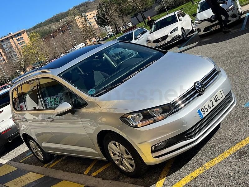 Usado VW Touran Advance 150 CV (110 kW) 2023 Gris / plata Monovolumen