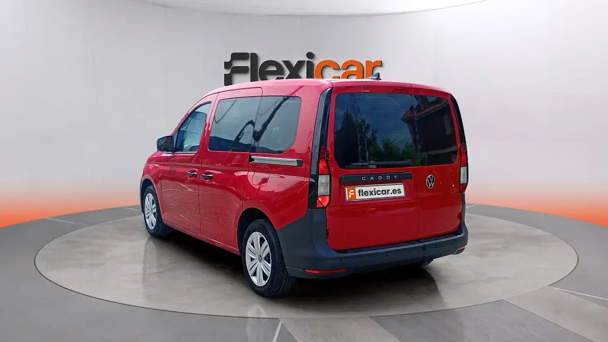 Usado VW Caddy 102 CV (75 kW) 2021 Rojo Monovolumen