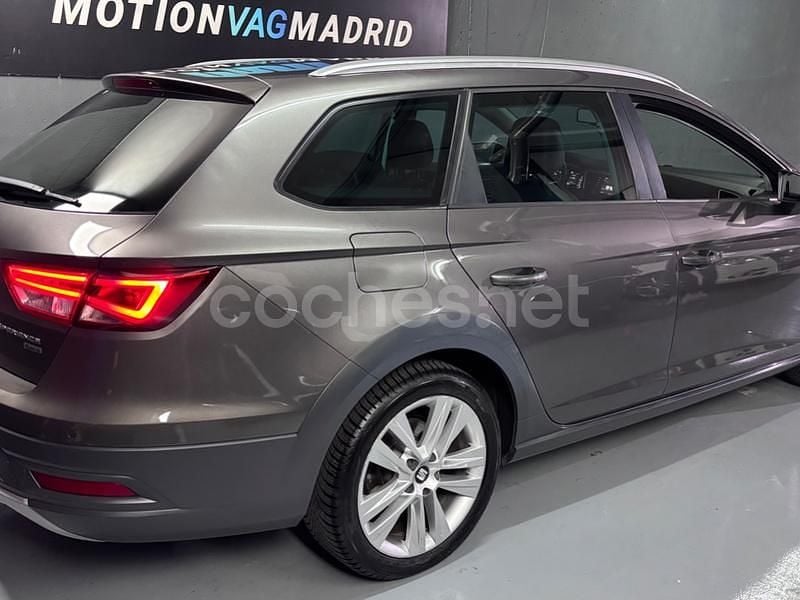 Usado Seat Leon 4Drive 150 CV (110 kW) 2015 Gris / plata Familiar