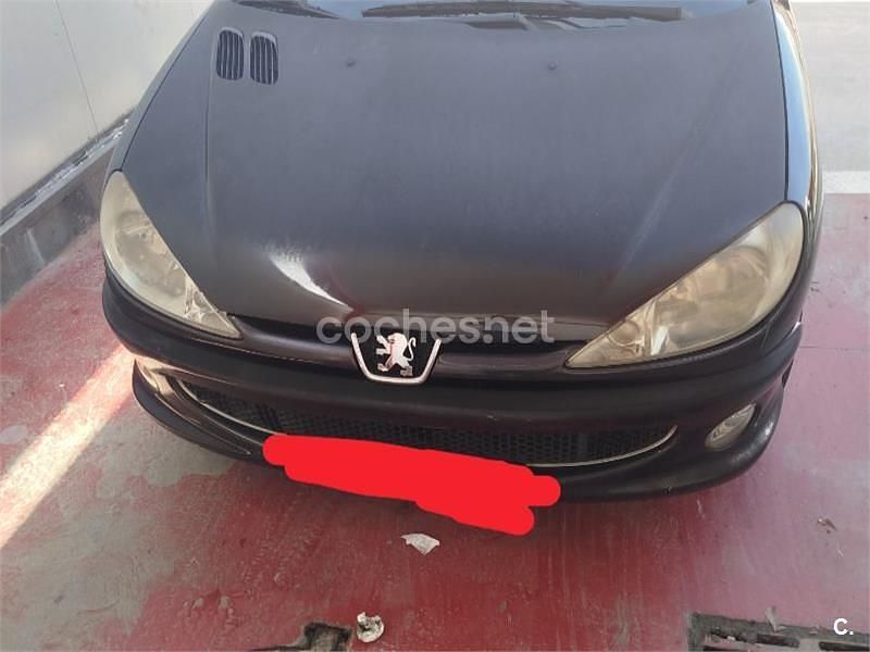 Usado Peugeot 206 90 CV (66 kW) 2004 Negro Berlina