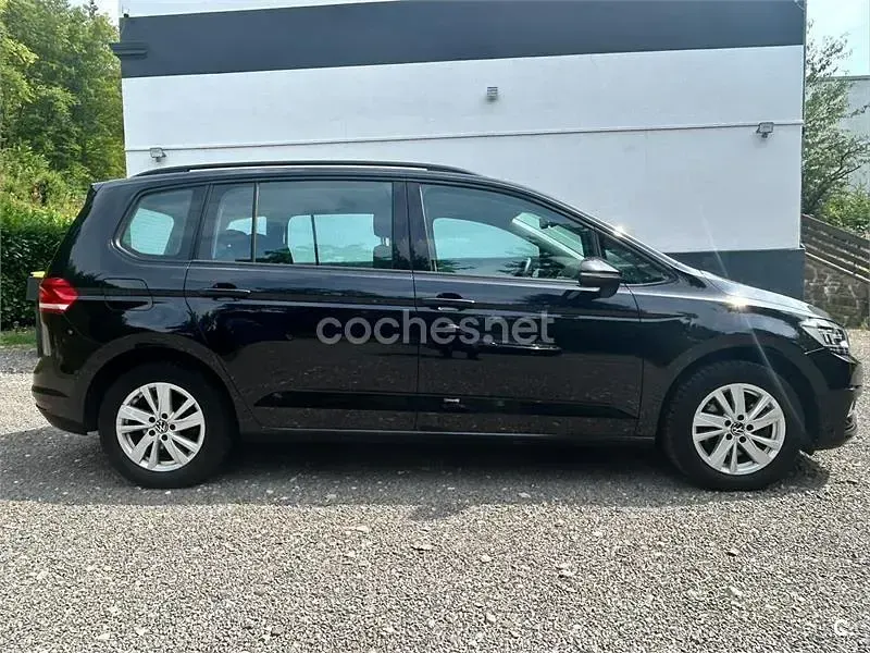 Usado VW Touran Life 150 CV (110 kW) 2023 Negro Monovolumen