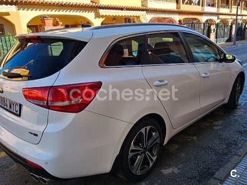Usado Kia Ceed Sportswagon 136 CV (100 kW) 2015 Blanco Familiar
