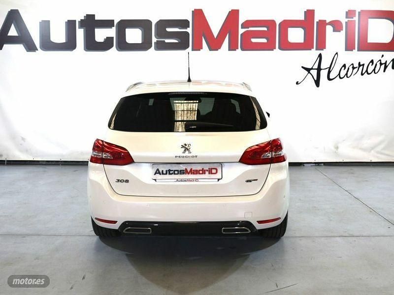 Usado Peugeot 308 SW GT 130 CV (95 kW) 2021 Blanco Familiar