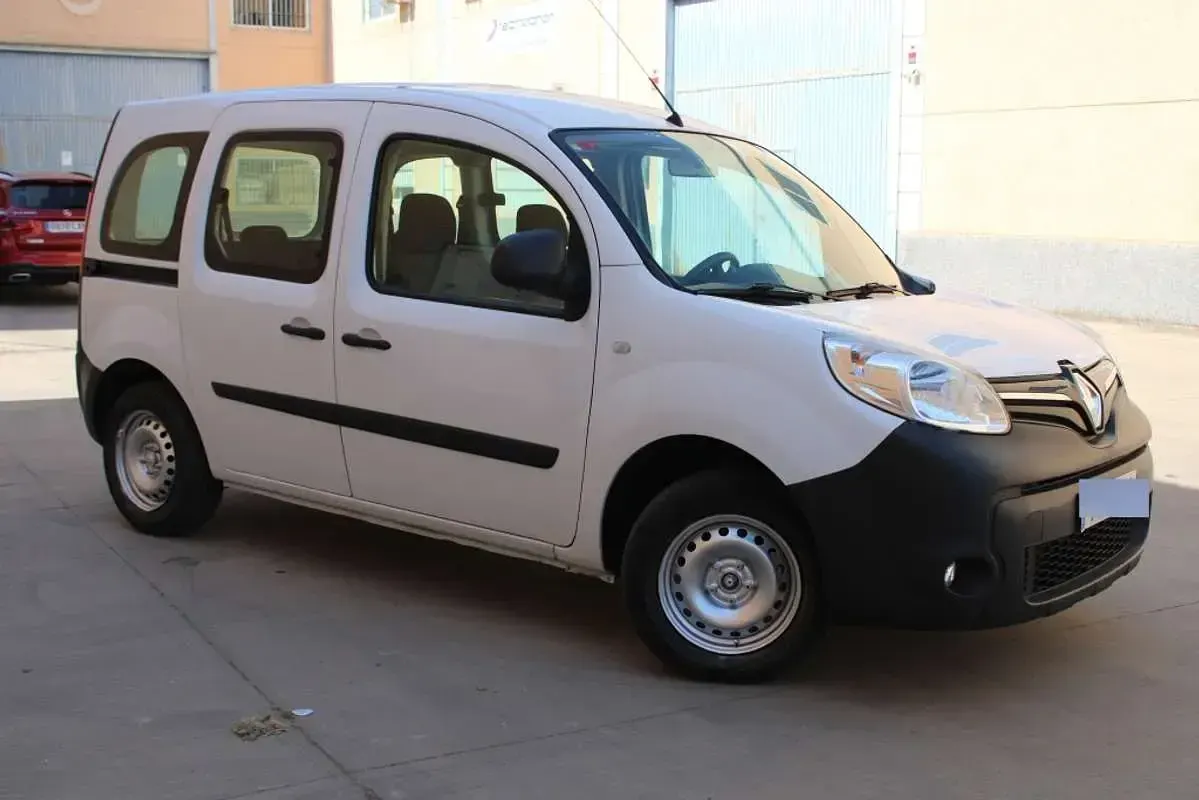 Usado Renault Kangoo Edition One 95 CV (69 kW) 2021 Blanco Monovolumen