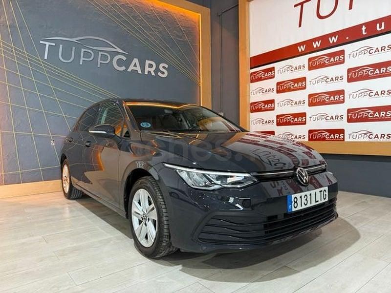 Usado VW Golf VIII Life 110 CV (80 kW) 2022 Gris / plata Berlina