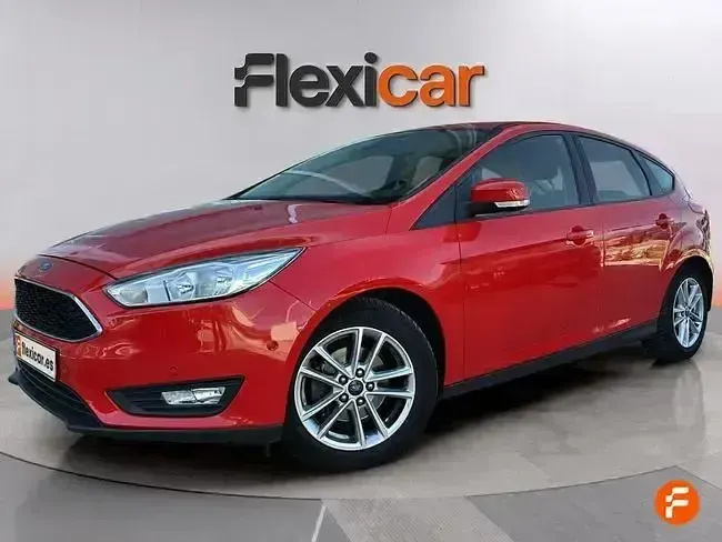 Usado Ford Focus Trend 125 CV (91 kW) 2018 Rojo Berlina