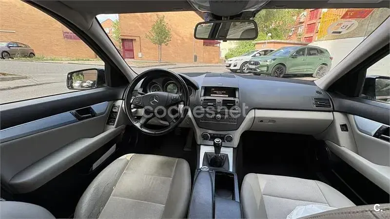 Usado Mercedes C200 Elegance 136 CV (100 kW) 2011 Negro Berlina