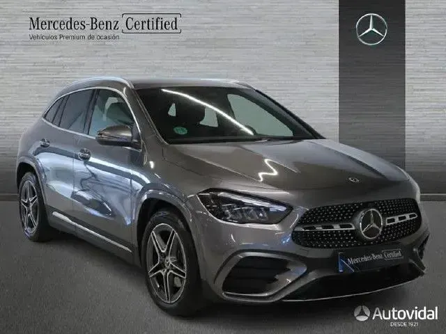 Usado Mercedes GLA200 150 CV (110 kW) 2026 Gris montaña SUV