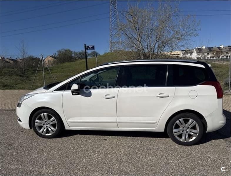 Usado Peugeot 5008 Sport 112 CV (82 kW) 2011 Blanco Monovolumen
