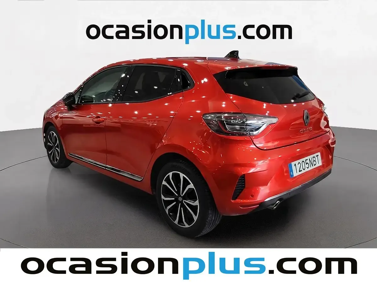 Usado Renault Clio Techno 101 CV (74 kW) 2025 Rojo Utilitario