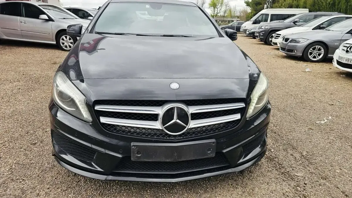 Usado Mercedes A200 AMG line 136 CV (100 kW) 2014 Negro Utilitario