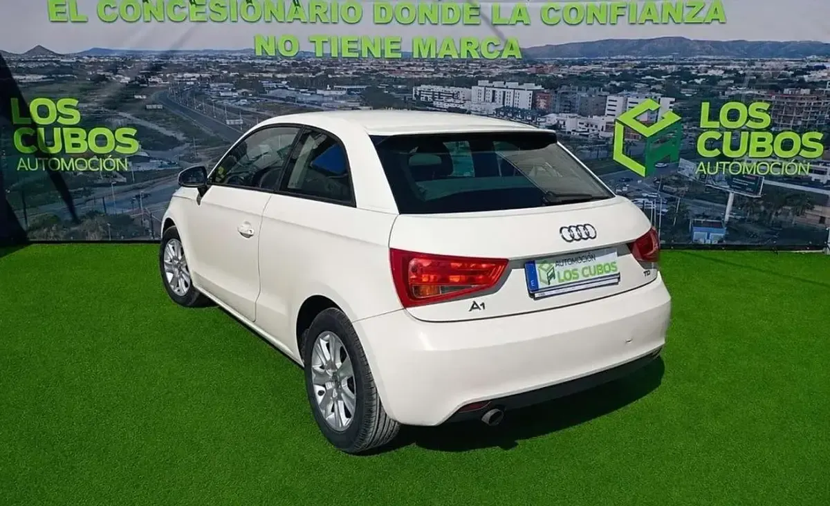 Usado Audi A1 Ambition 90 CV (66 kW) 2013 Blanco Utilitario