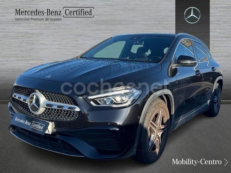 Kosmosblack met. Usado 2022 Mercedes GLA200 AMG line SUV | 34.900 € (Un poco caro) - Imagen 1/4