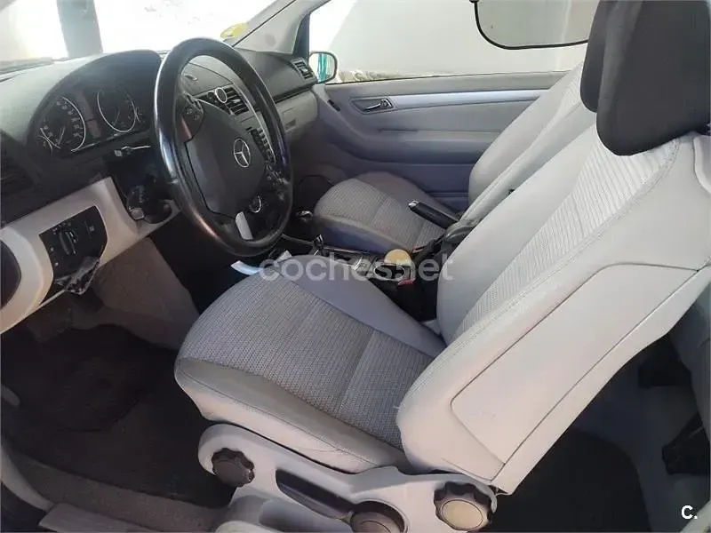 Usado Mercedes A180 Avantgarde 109 CV (80 kW) 2006 Azul Monovolumen