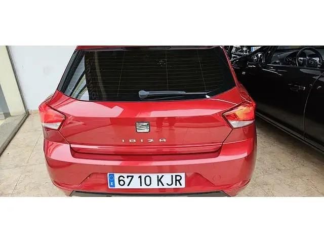 Usado Seat Ibiza Style 75 CV (55 kW) 2018 Rojo Utilitario