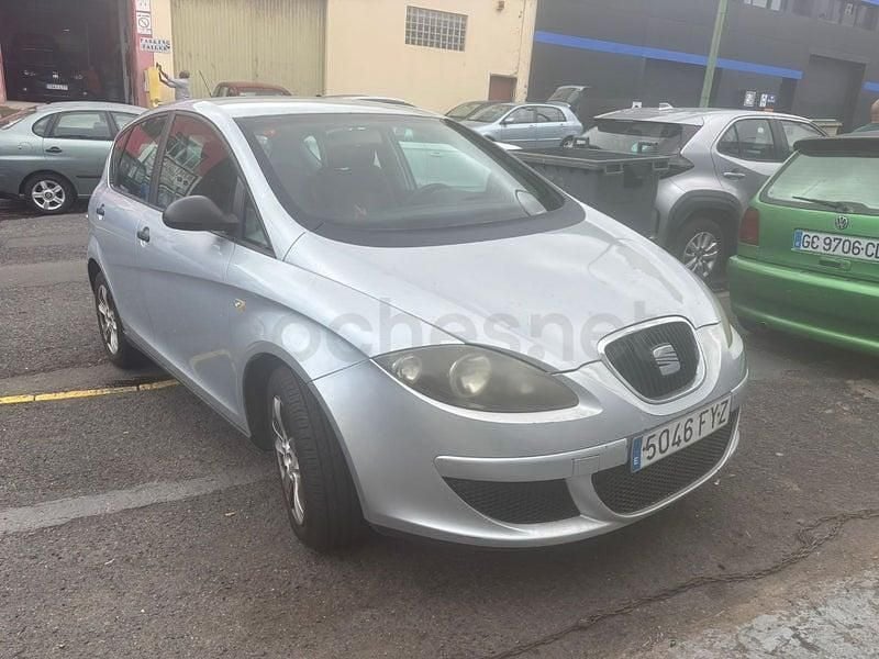 Usado Seat Altea Reference 105 CV (77 kW) 2008 Gris / plata Monovolumen