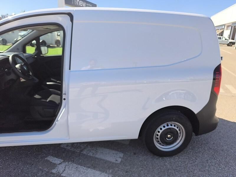 Usado Renault Kangoo 88 kW (120 CV) 2023 Blanco Monovolumen