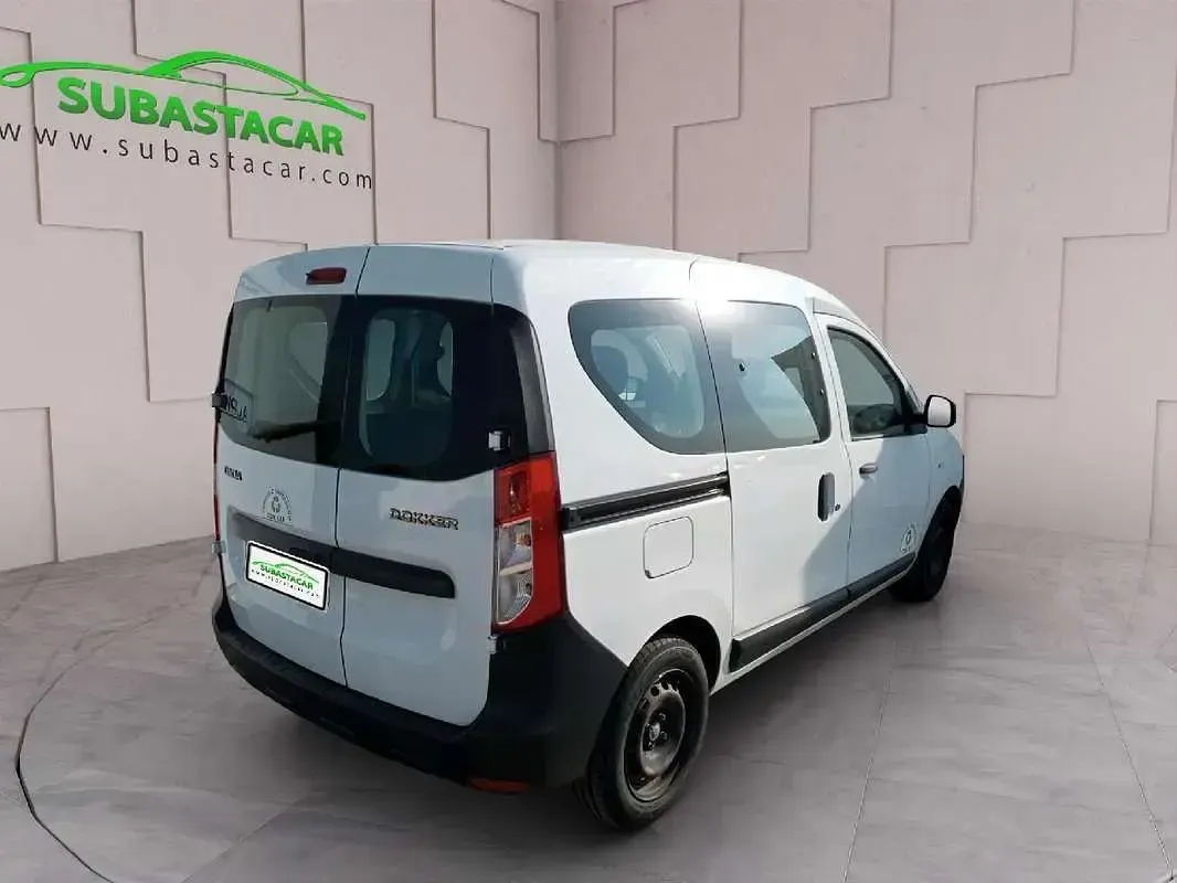Usado Dacia Dokker Essentiel 109 CV (80 kW) 2021 Blanco Monovolumen