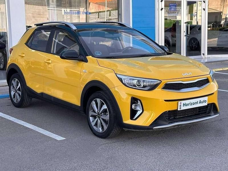 Amarillo Usado 2023 Kia Stonic SUV | 16.970 € (Un poco caro) - Imagen 1/4