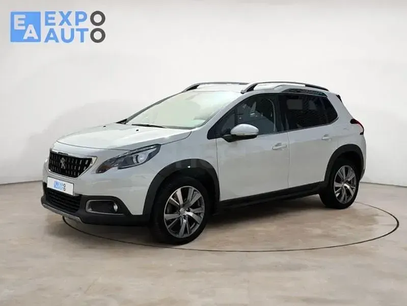 Usado Peugeot 2008 Allure 120 CV (88 kW) 2017 Blanco SUV