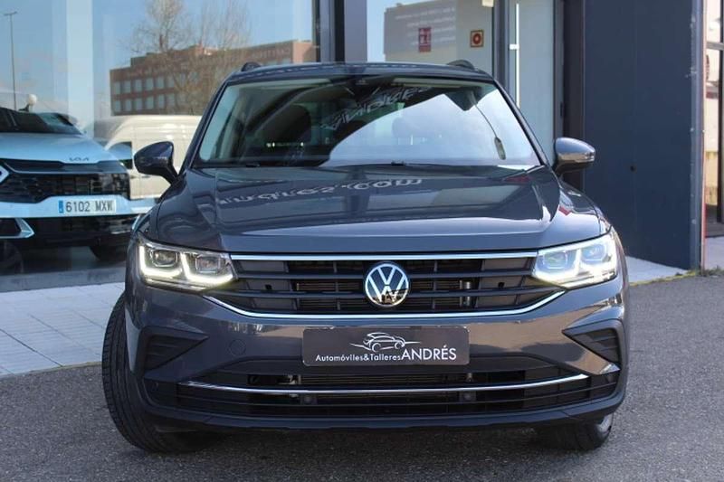 Usado VW Tiguan Life 150 CV (110 kW) 2022 Gris SUV