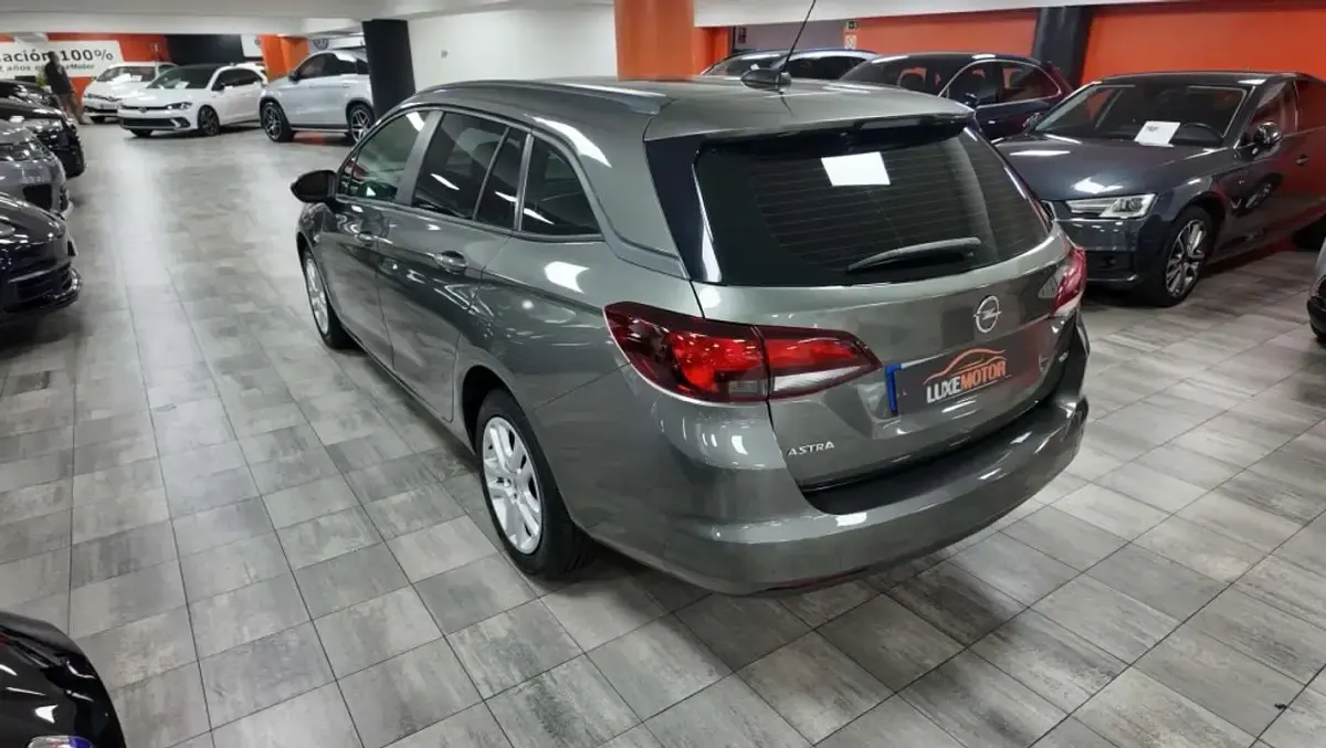 Usado Opel Astra Business 110 CV (80 kW) 2017 Gris Familiar