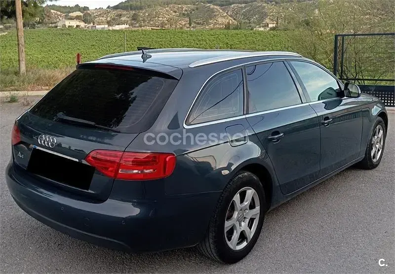 Usado Audi A4 143 CV (105 kW) 2008 Gris / plata Familiar