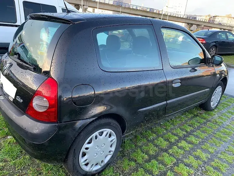 Usado Renault Clio II 75 CV (55 kW) 2006 Azul Berlina