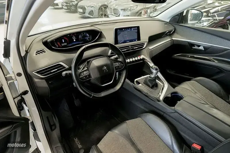 Usado Peugeot 3008 Allure 131 CV (96 kW) 2018 Blanco SUV