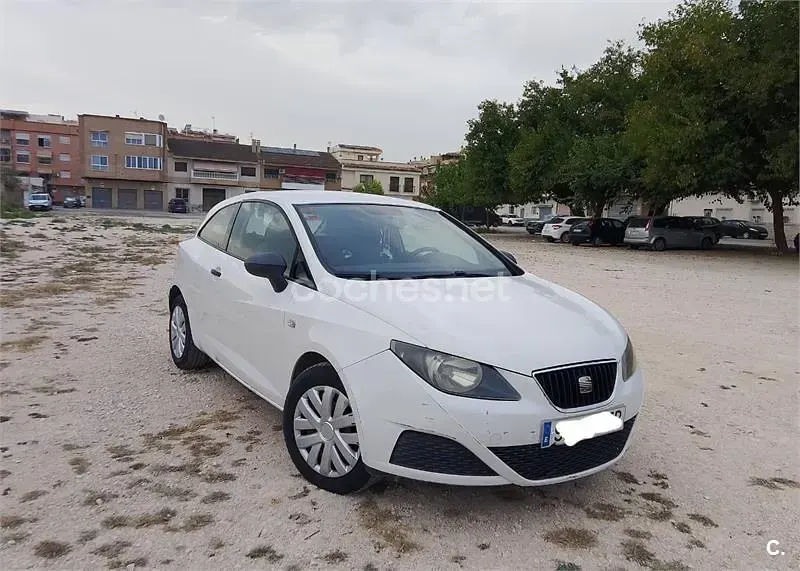 Usado Seat Ibiza SC 90 CV (66 kW) 2010 Blanco Utilitario