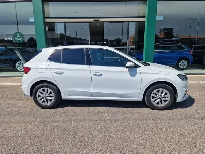 Usado Skoda Fabia Selection 115 CV (84 kW) 2025 Blanco Utilitario
