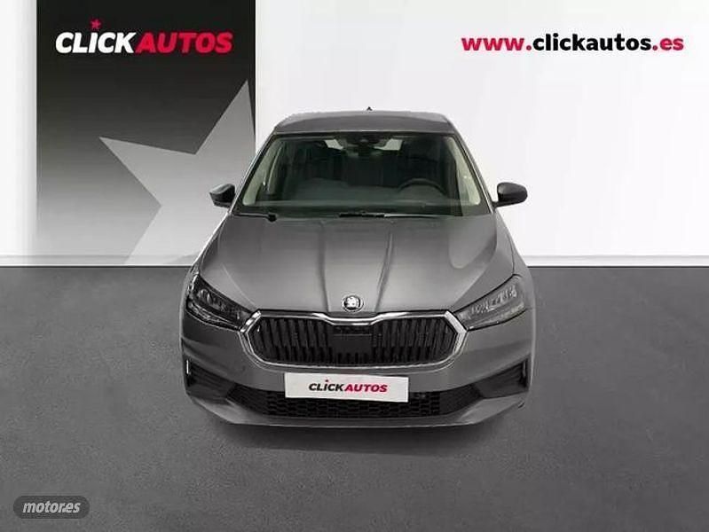 Usado Skoda Fabia Essence 80 CV (58 kW) 2025 Gris Utilitario