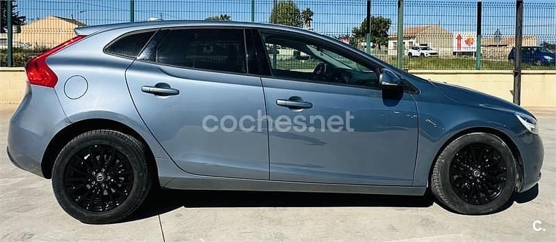 Usado Volvo V40 120 CV (88 kW) 2017 Azul Berlina