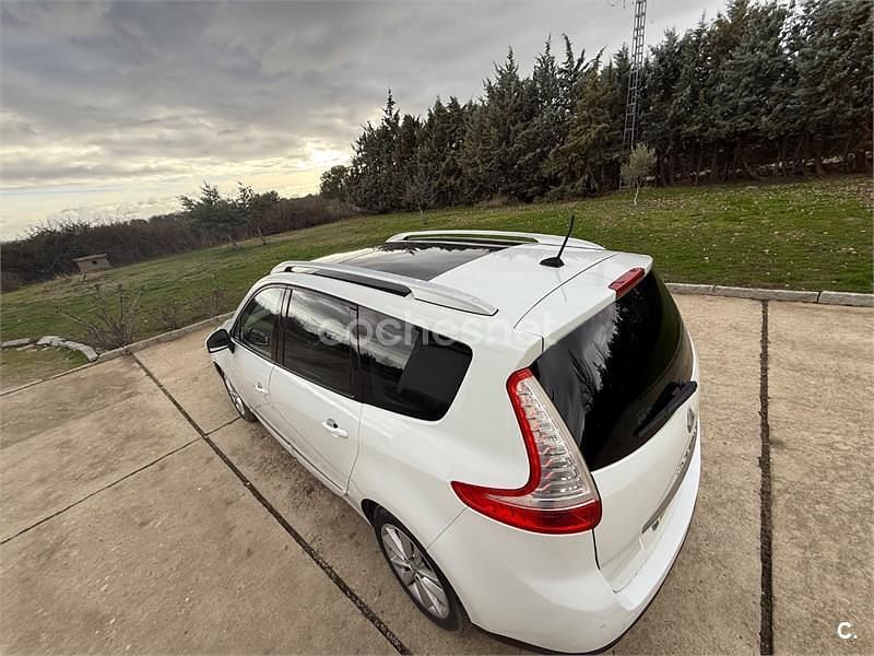 Usado Renault Grand Scénic III Privilege 130 CV (95 kW) 2012 Blanco Monovolumen