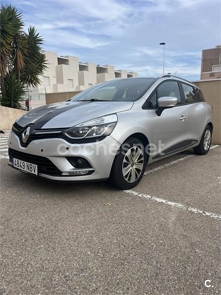 Usado Renault Clio GrandTour LIMITED 90 CV (66 kW) 2018 Gris / plata Familiar