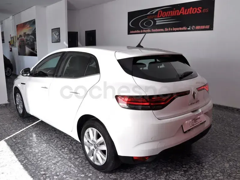 Usado Renault Mégane II Intens 115 CV (84 kW) 2021 Blanco Berlina