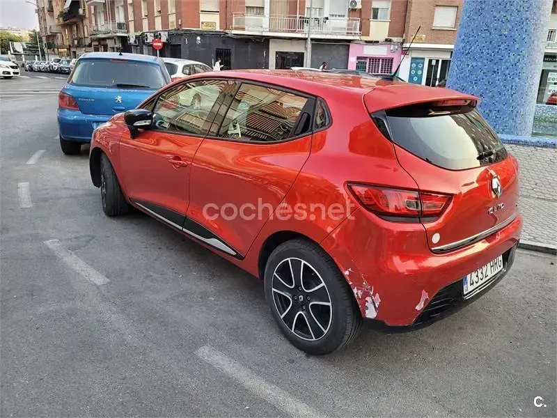 Usado Renault Clio IV Dynamique 90 CV (66 kW) 2013 Rojo Berlina