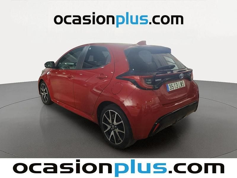 Usado Toyota Yaris Style 116 CV (85 kW) 2022 Rojo Utilitario