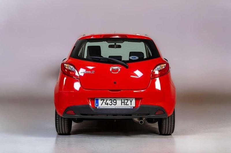 Käytetty Mazda 2 Style 75 HP (55 kW) 2014 Punainen Viistoperä