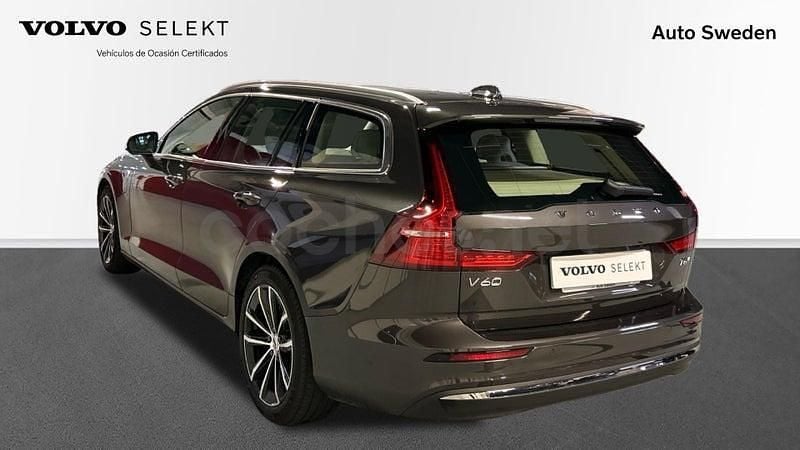 Usado Volvo V60 Core 350 CV (257 kW) 2024 Gris Familiar