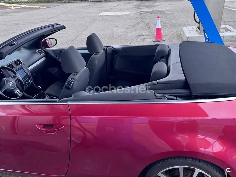 Usado VW Golf Cabriolet 140 CV (102 kW) 2012 Granate Descapotable