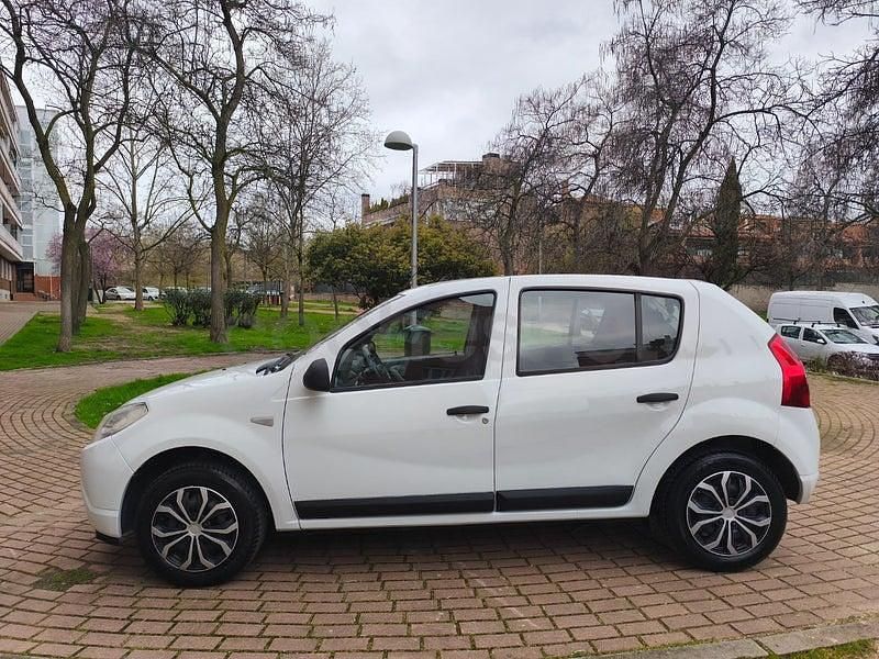Usado Dacia Sandero Ambiance 75 CV (55 kW) 2011 Blanco Berlina