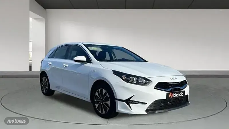 Usado Kia Ceed 100 CV (73 kW) 2024 Blanco Utilitario