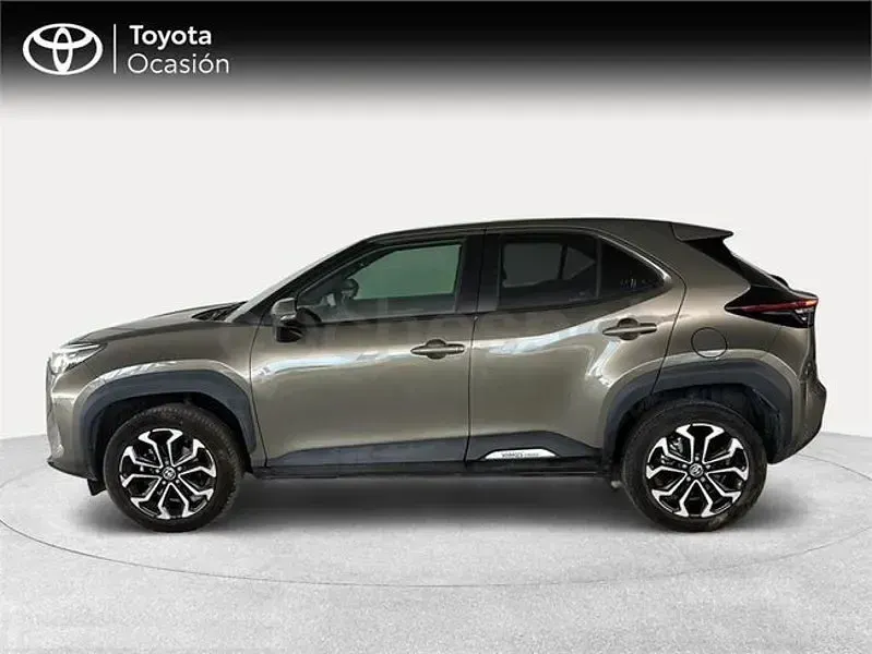 Usado Toyota Yaris Cross Active 116 CV (85 kW) 2024 Marrón SUV