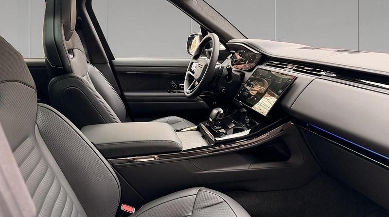 Usado Land Rover Range Rover Sport 635 CV (467 kW) 2025 Ligurian black in gloss finish SUV